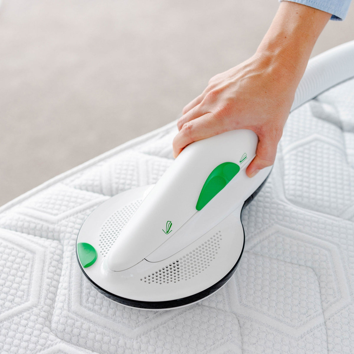 Mattress Cleaning with Kobold VK7S - Vanessa P 