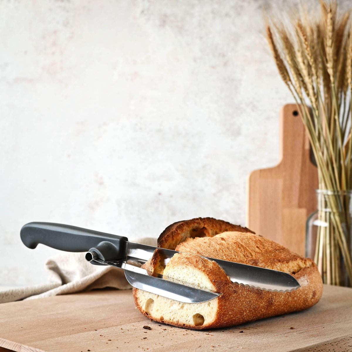Bread Knife with Slicing Guide