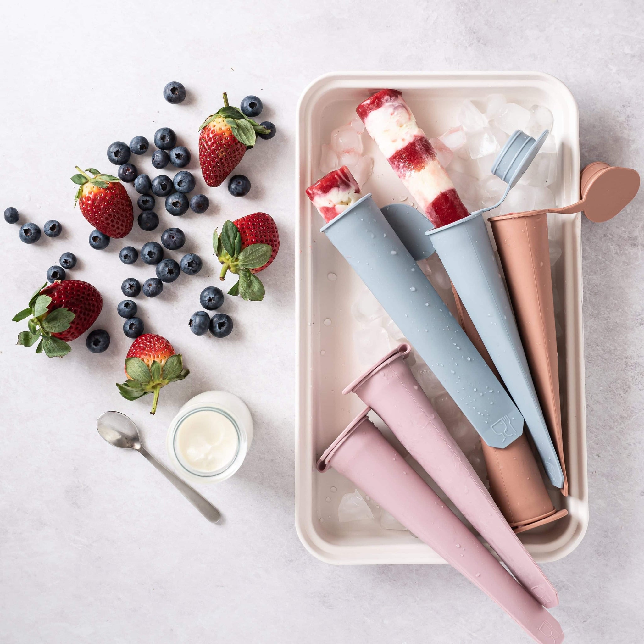 Silicone popsicle moulds freezable to make icy poles